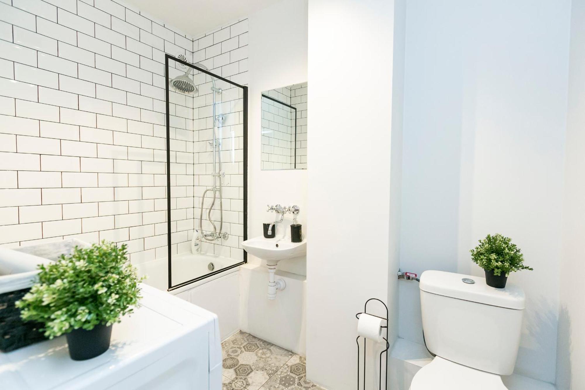 Nowogrodzka 78 - Apartament Dla 4 Osob - 200M Od Szpitala Klinicznego Na Lindleya - 1Km Do Dworca Centralnego - Wifi - Smart Tv 45 Cali Варшава Екстериор снимка