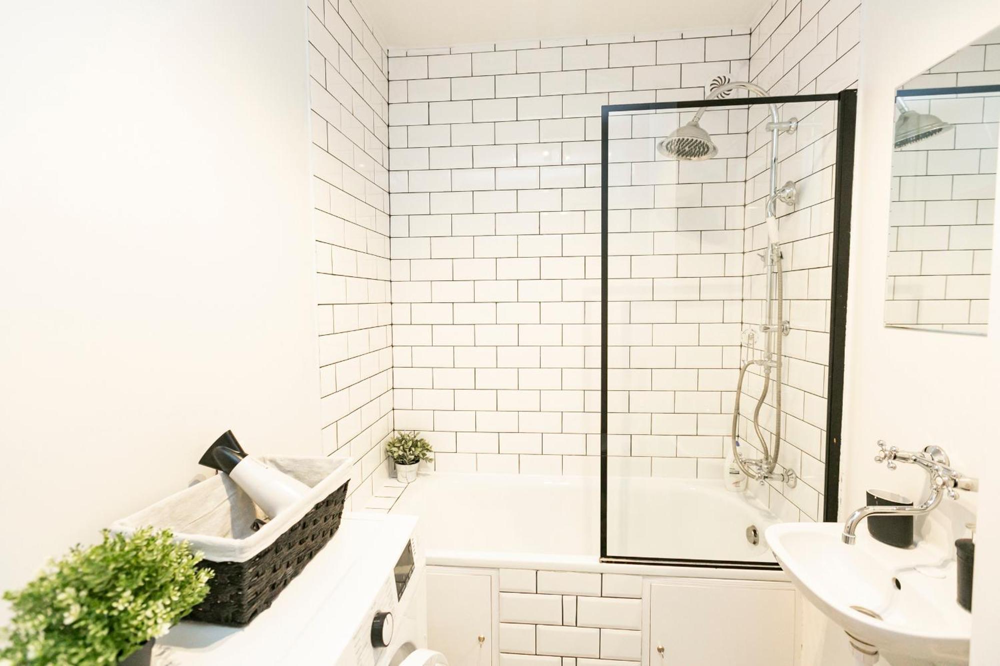 Nowogrodzka 78 - Apartament Dla 4 Osob - 200M Od Szpitala Klinicznego Na Lindleya - 1Km Do Dworca Centralnego - Wifi - Smart Tv 45 Cali Варшава Екстериор снимка